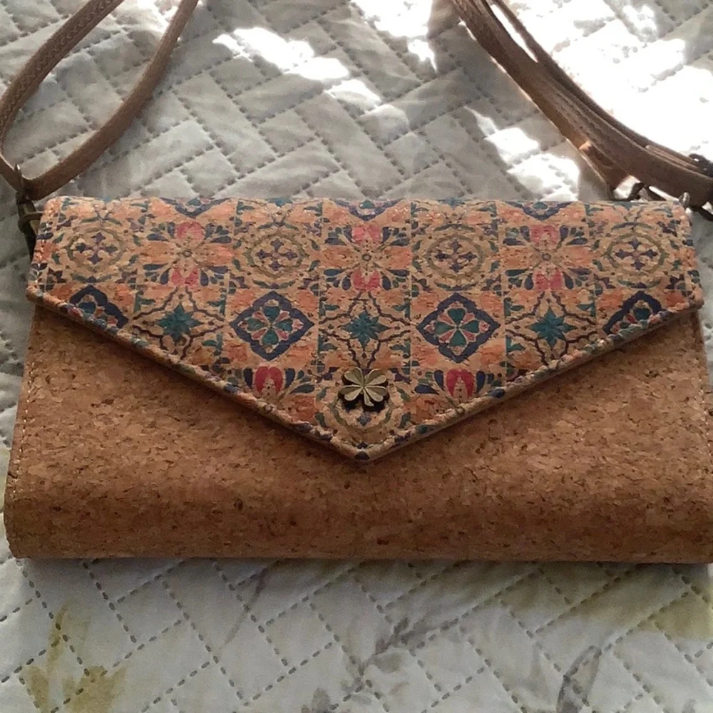 CORK ENVELOPE CROSSBODY BAG